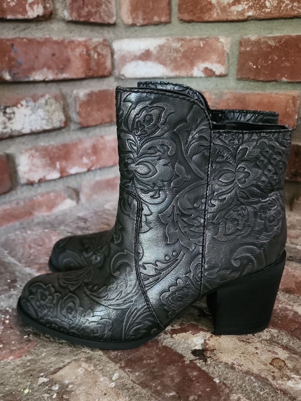 Sterling River Brown Embossed Floral Western Ankle Boots Size 9